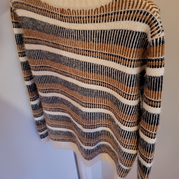 EUC Julio eyelash sweater size S - Picture 5 of 7